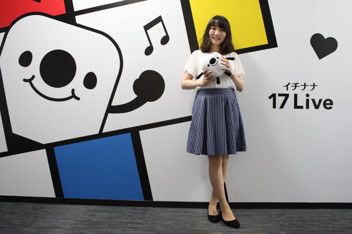 圧倒的癒し系の顔に隠された強い意志。一人のシンガーソングライターが、夢をつかむまで